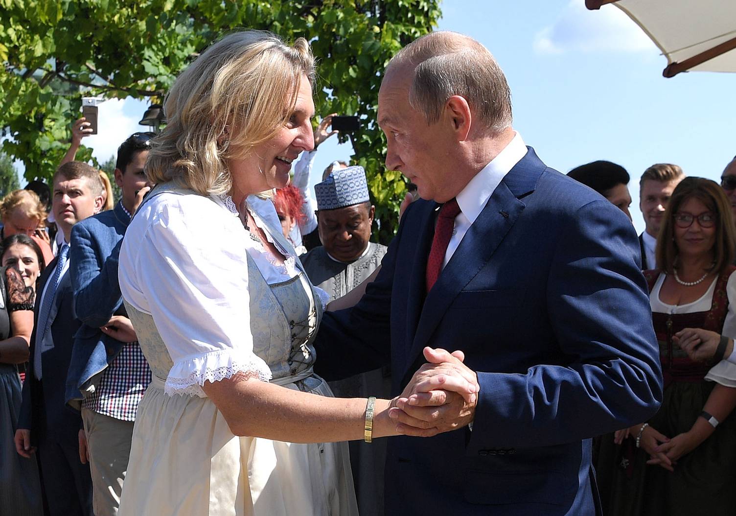  Карин Кнайсъл танцува с Путин на сватбата си 